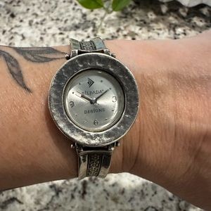 listing-status-banner